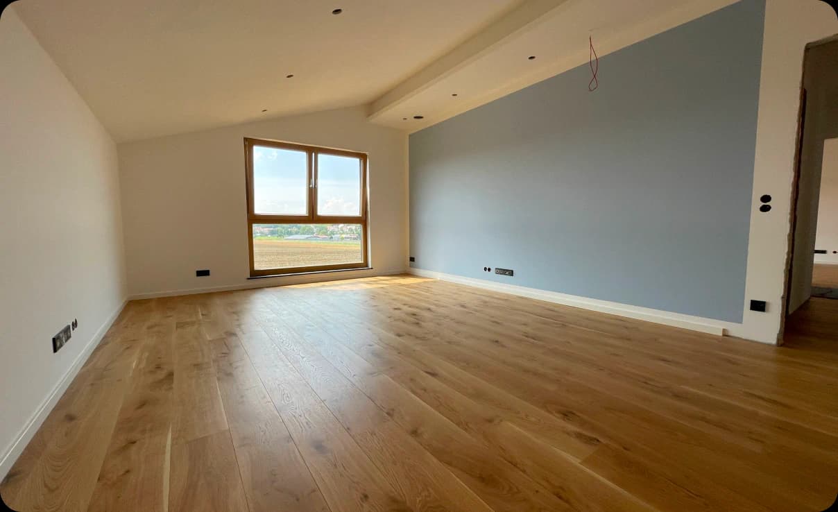 Raum mit Parkettboden