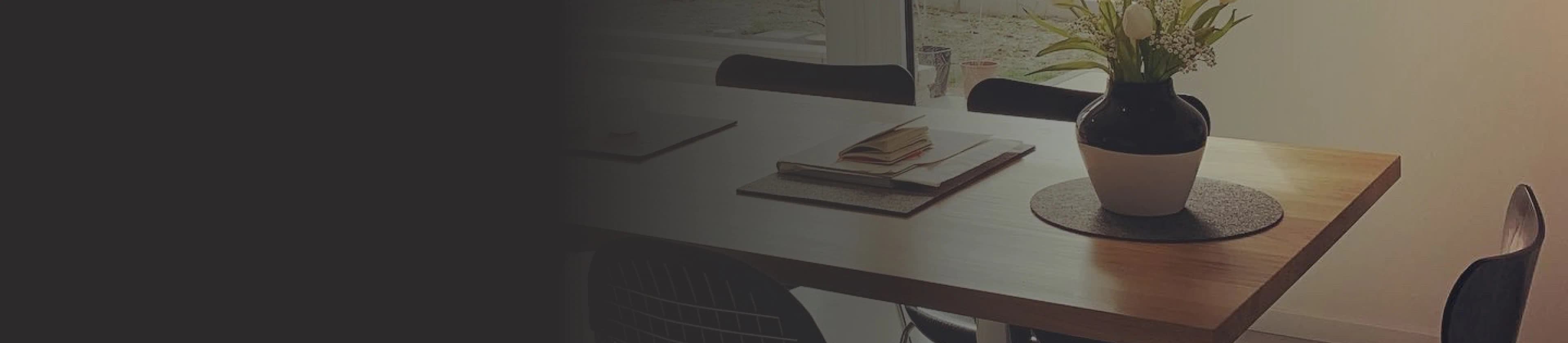 Esstisch mit Stühlen