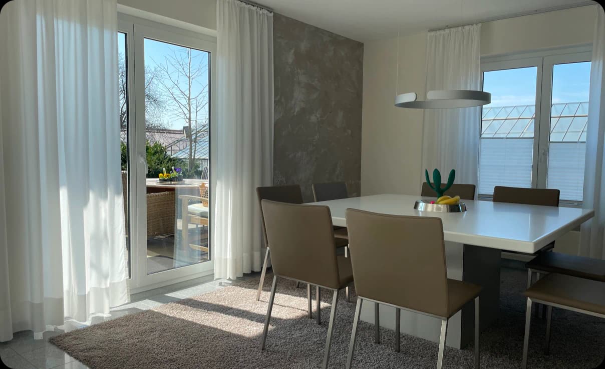 Eingerichtetes Wohnzimmer von raumdecor